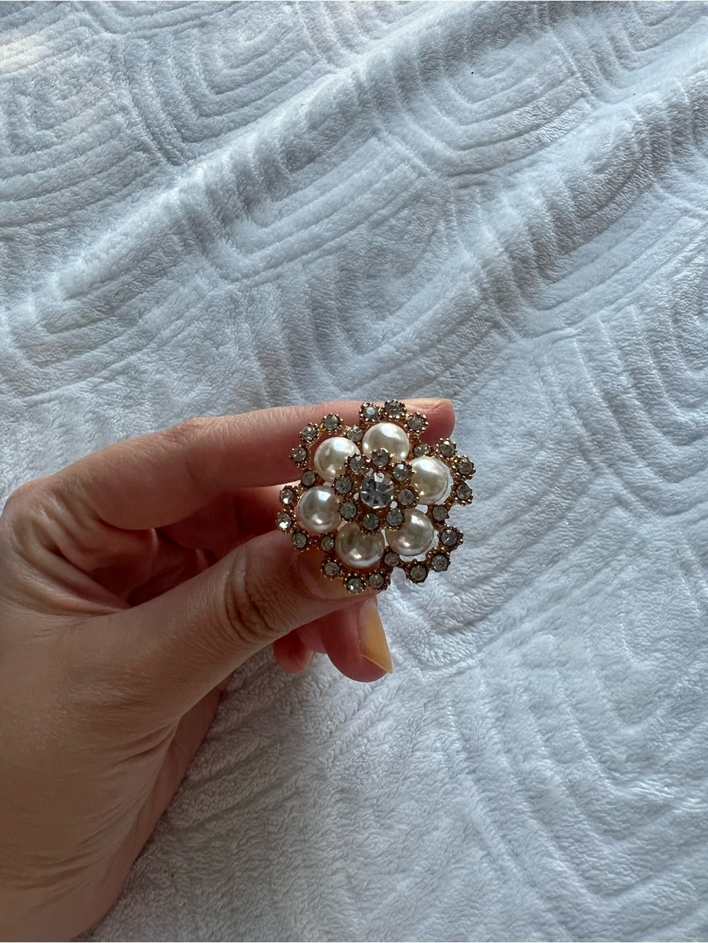 Vintage-Inspired Pearl Cluster Ring in Gold - Picture 2 of 4